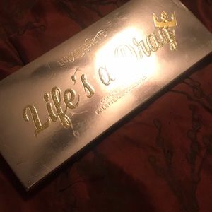 Manny MUA life is a drag Eyeshadow palette